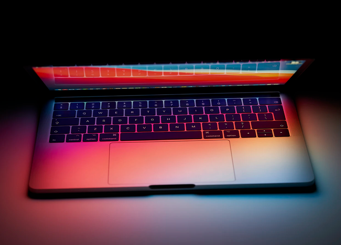  14/16 Ӣ MacBook Pro  9 ·ƻ 2 Ԫ mini-LED Ļ