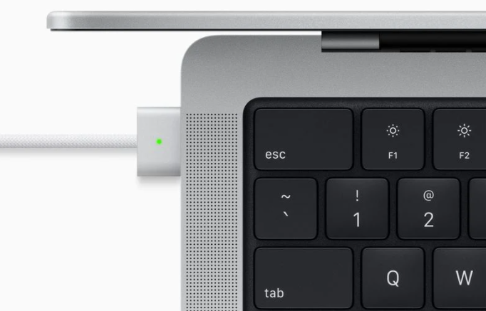 ƻ¿ 14 Ӣ MacBook Pro ͨ׵ӿڿ䣬16 Ӣ MagSafe ٳ
