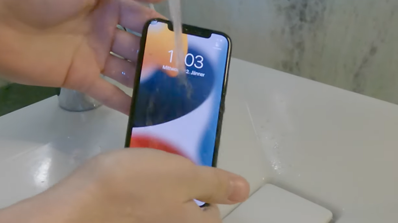 һ USB-C ӿڵƻ iPhone X װɹιַ֧ˮ