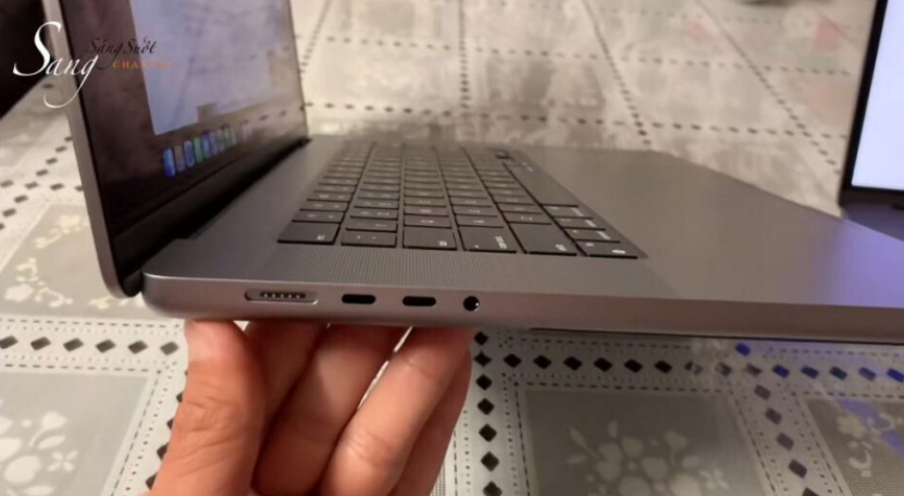 M1 Pro MacBook Pro 16 ӢʵƬǰй¶ƣ߿խ