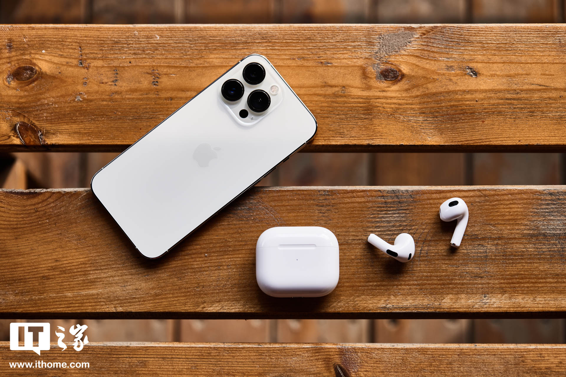 Z99 Ԫͼ۰ƻ AirPods ߶Ƴھܽȡ AirPods װ