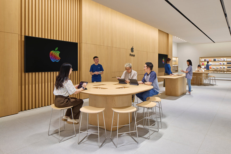 ƻչʾ Apple Store ۵꣺ҵ + ľǽ棬4  28 տҵ