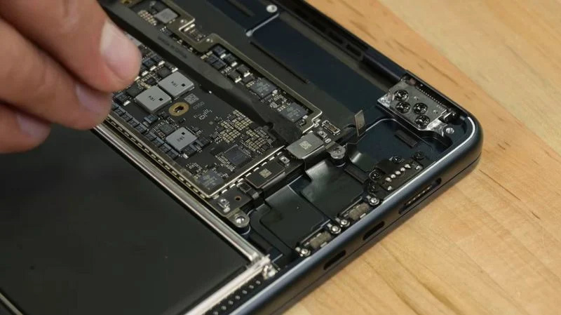  2 iFixit ƻ 15 Ӣ MacBook Air ʼǱ